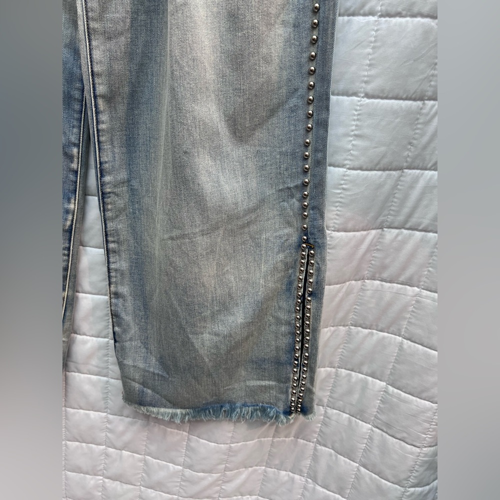 POL Light Wash Flare Jeans - Picture 2 of 9